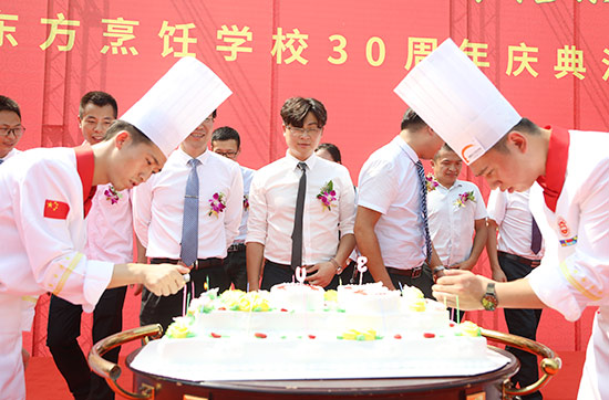 共同祝愿成都新东方30周年生日快乐