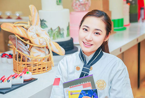 去专业的烘焙学校学西点需要多少钱