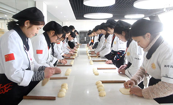 去专业的烘焙学校学西点需要多少钱