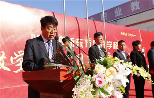 哈尔滨新东方盖显歧大师代表教师发言