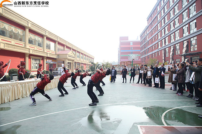 山西各区域中学负责人及老师一行参观面艺表演