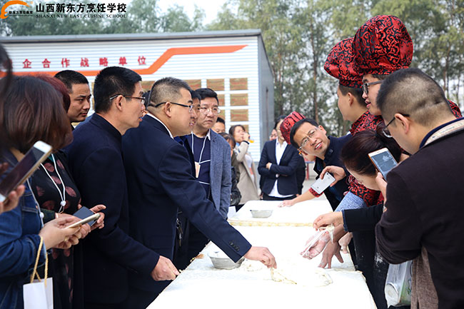 山西各区域中学负责人及老师一行参观面艺表演