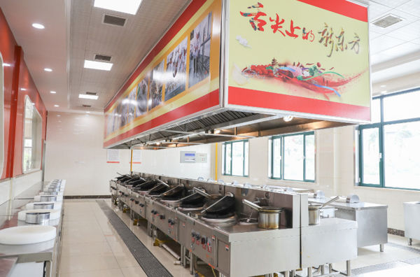 山东新东方宽敞的教室