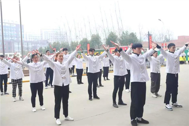 帅气统一的服装