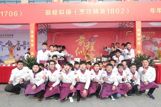 山东新东方毕业学子们精心制作的系列展台