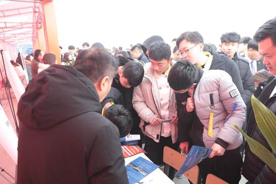 山东新东方学生为了美好前程当然要争先恐后