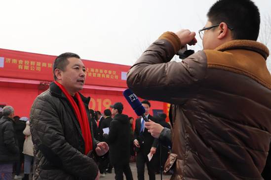 山东新东方双选会 企业老总接受电视台的采访对招聘会评价可高了