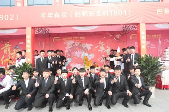 山东新东方毕业学子们精心制作的系列展台