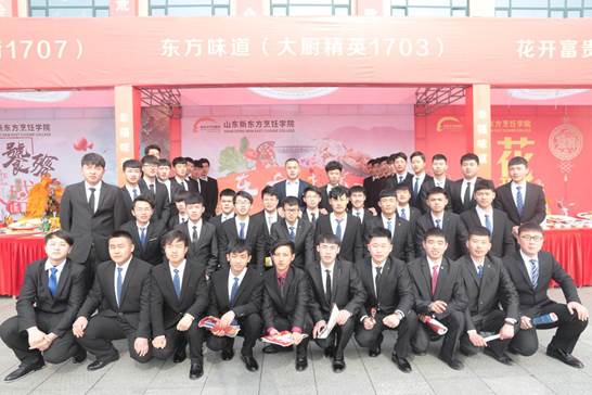山东新东方毕业学子们精心制作的系列展台