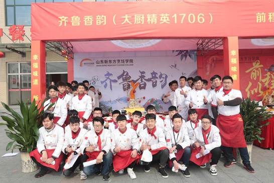 山东新东方毕业学子们精心制作的系列展台