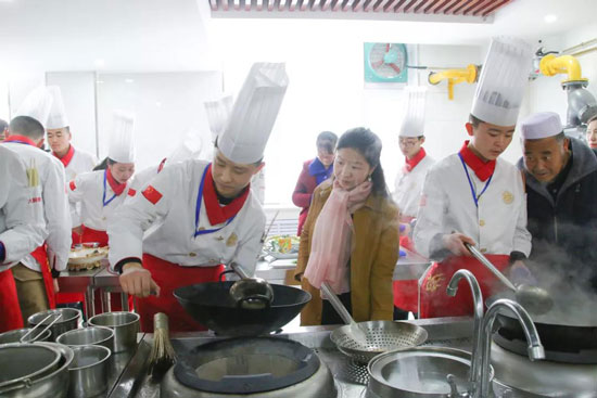 青海新东方烹饪学校-校园生活-家长见面会