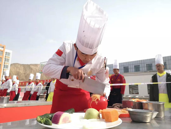 青海新东方烹饪学校-学习程度-刀工大赛