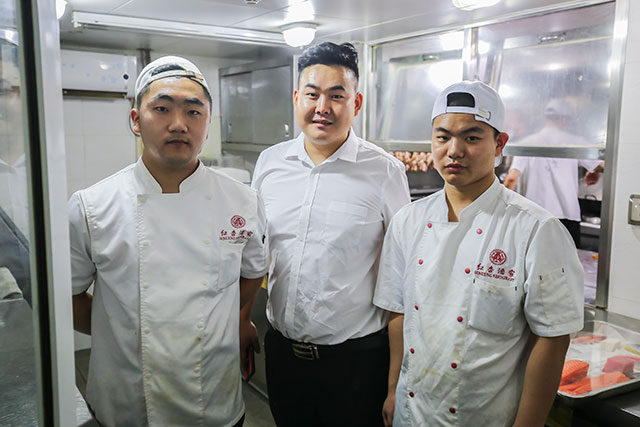 江苏新东方优异教师参观红杏酒家