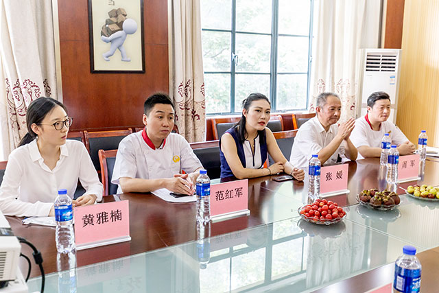 南京市非物质文化遗产、京苏大菜烹制技艺代表性传承人走进江苏新东方！