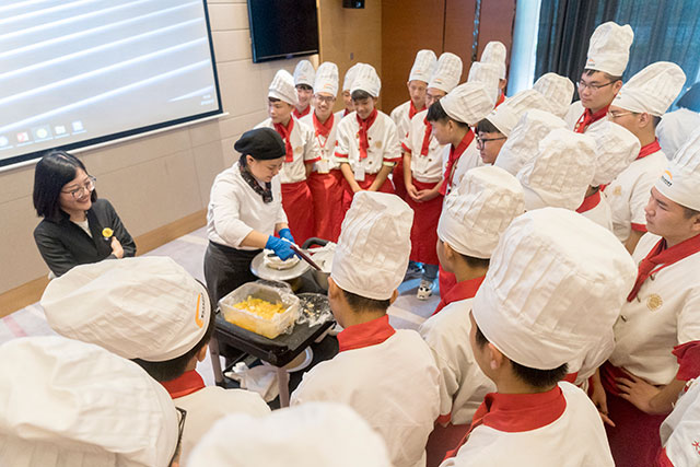 江苏新东方学子走进南京玄武诺富特酒店