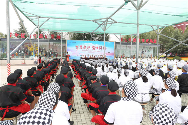 郑州新东方新生开班典礼 (12).JPG