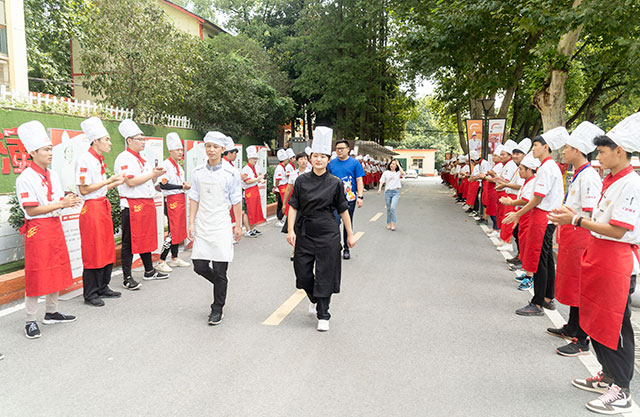 学子进校园——巴黎贝甜QSV