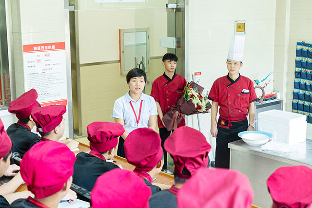 名师进名校｜川越往事慕斯荟店厨师长李建来校倾情授课！