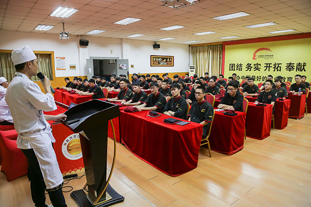 定向班招募宣传会——小句号