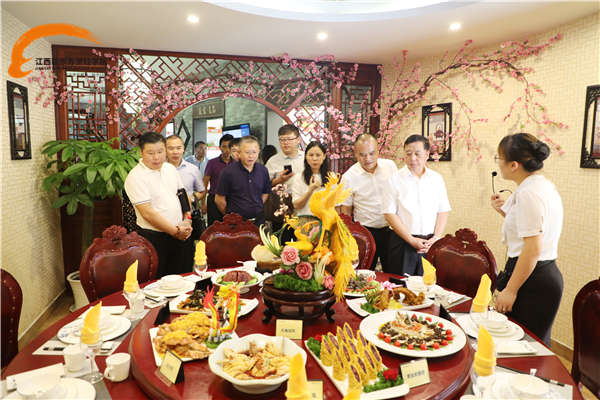 南昌市退役军人事务局领导来我院参观调研。JPG