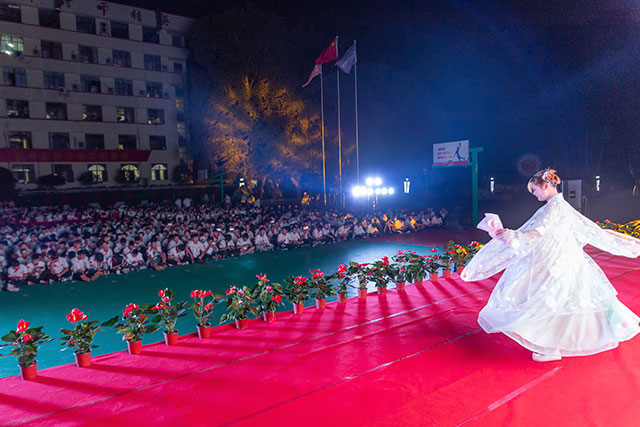 江苏新东方“爱祖国，庆华诞”文艺汇演圆满！