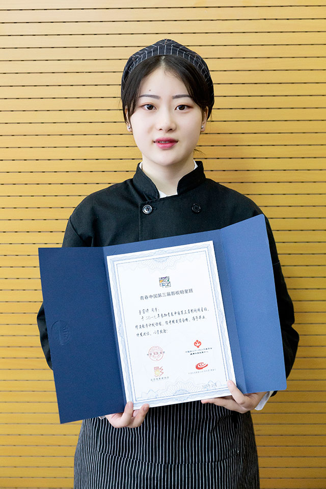 圣国晴：做得了西点、弹得了古筝，新东方的女孩就是优异！