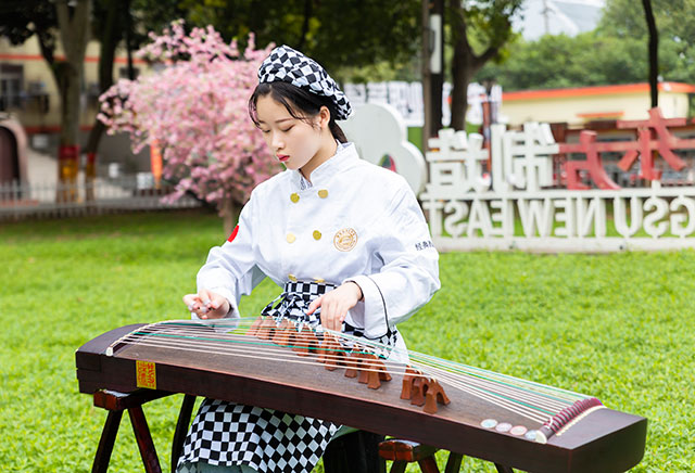 圣国晴：做得了西点、弹得了古筝，新东方的女孩就是优异！