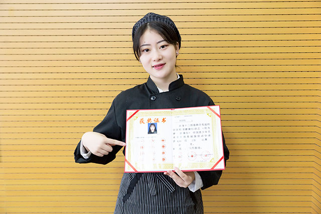 圣国晴：做得了西点、弹得了古筝，新东方的女孩就是优异！