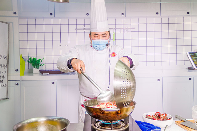 火热学厨新东方，那么多人已经快你一步！