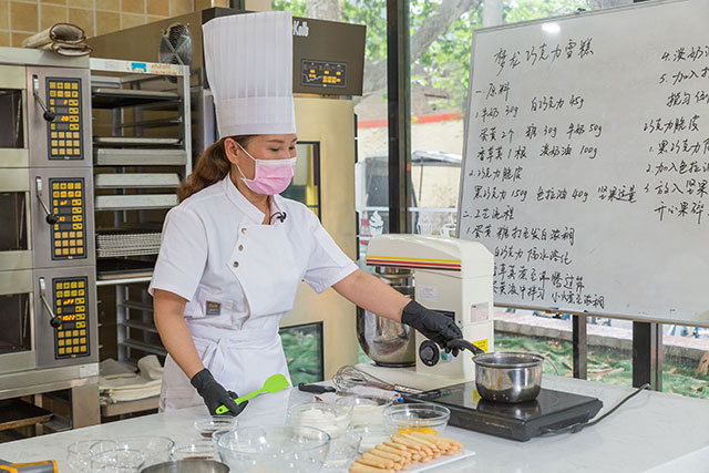 速戳！学西点，还是专业学校更靠谱！