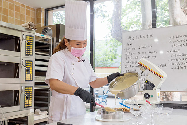 速戳！学西点，还是专业学校更靠谱！