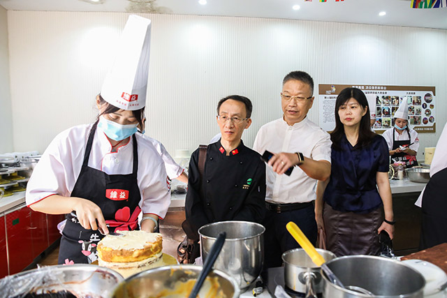 精彩！第六届江苏省焙烤职业技能竞赛、在校学生焙烤（西点）创意大赛、第二十一届全国焙烤职业技能竞赛南京赛区选拔赛在我校圆满举行！