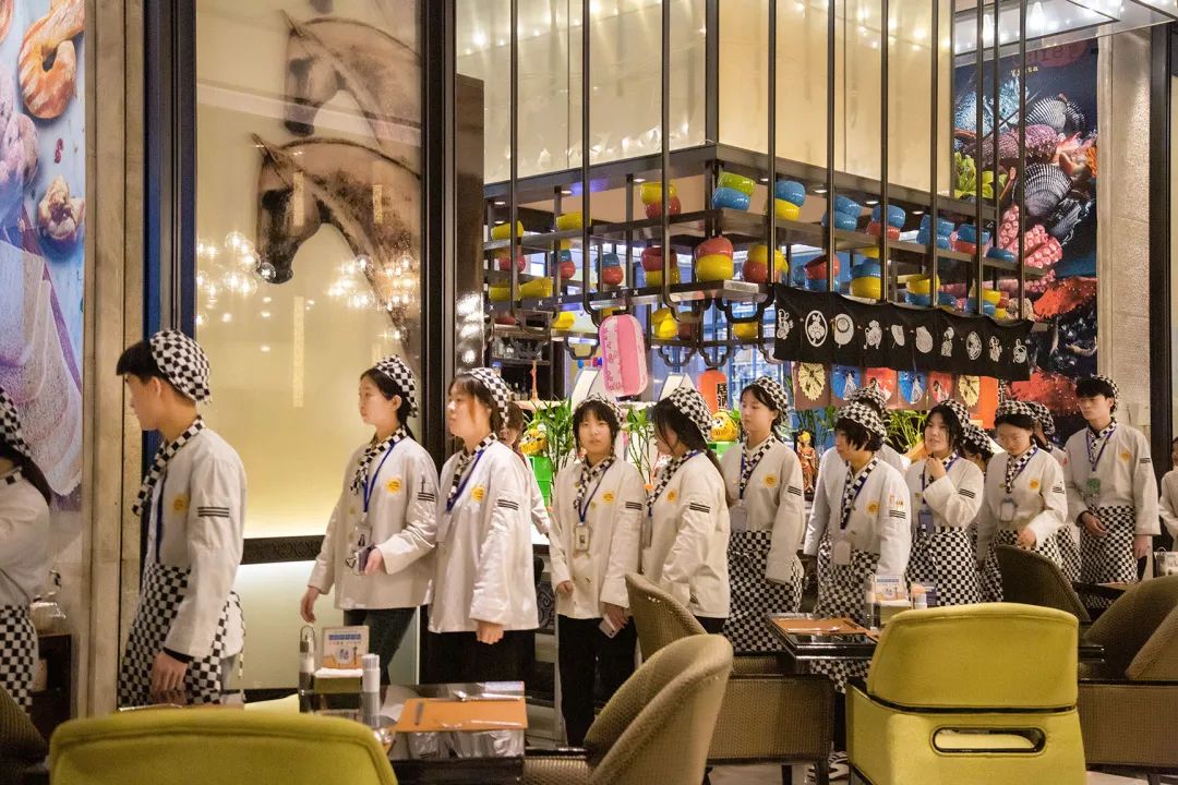 内蒙新东方走进企业万达文华酒店